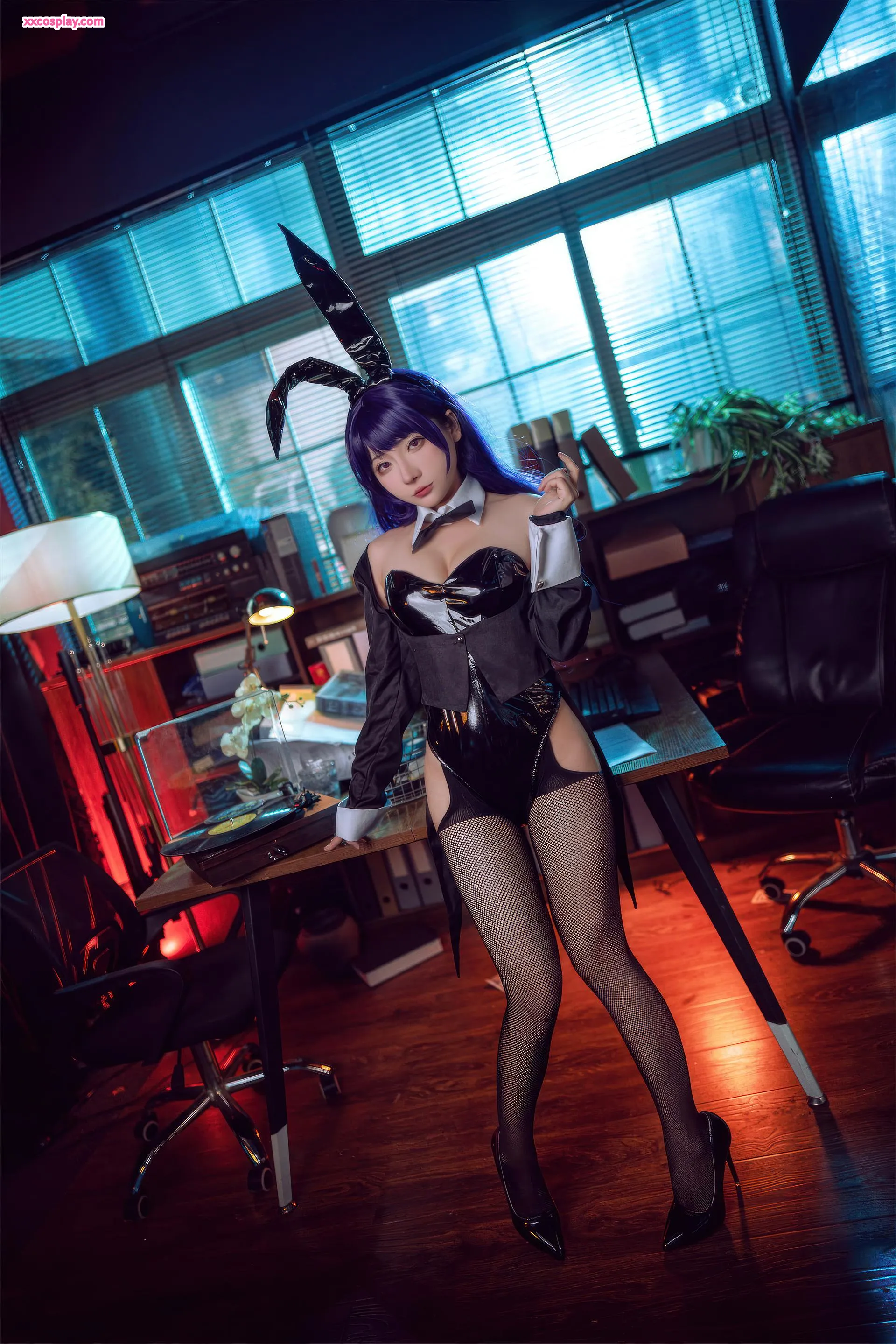 是三不是世w – Marin Kitagawa Purple-Haired Bunny Girl